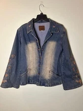 Crest Jeans 90's Denim Jacket w/ embroidered sleeves Button Front Womens Large