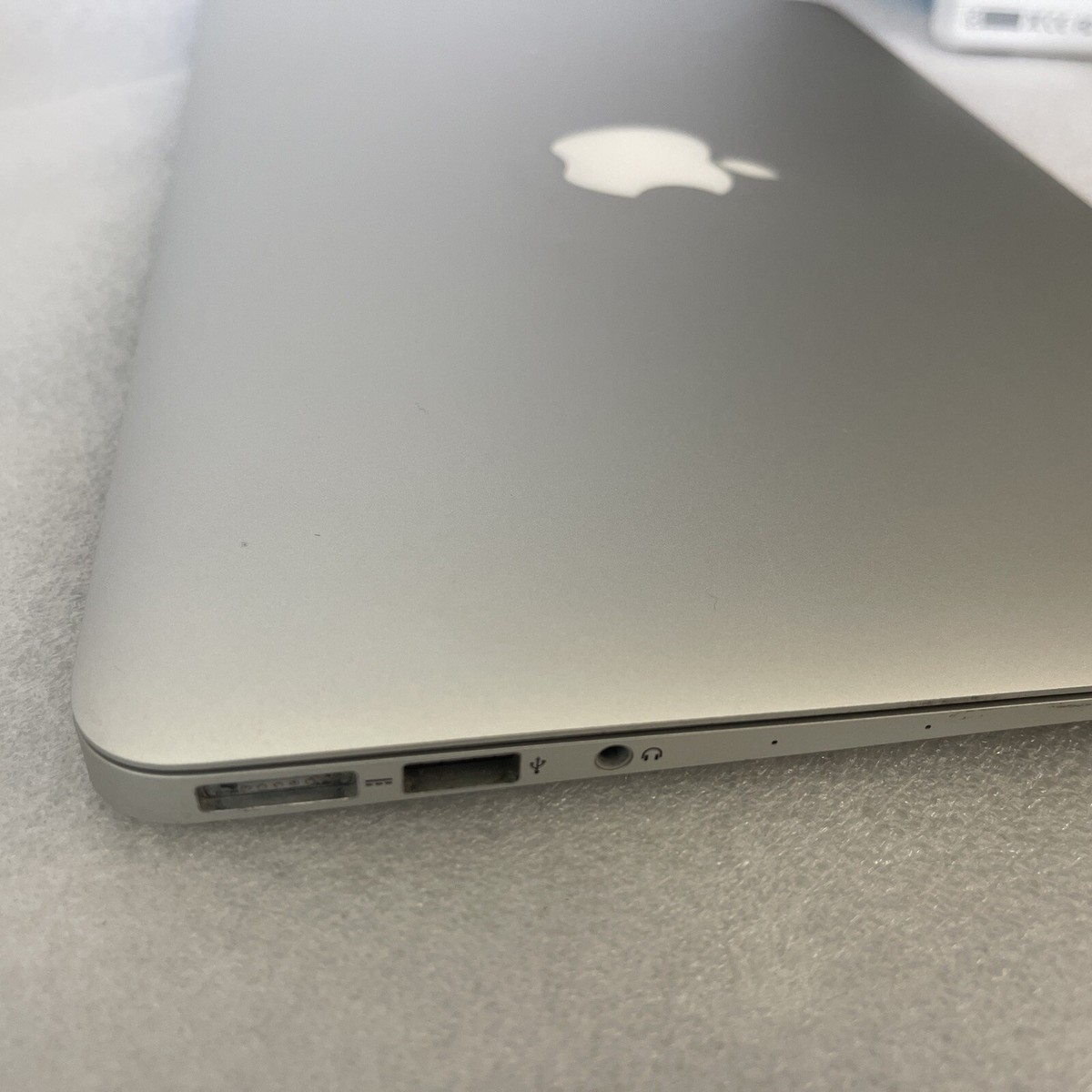 Apple MacBook Air 11 Inch Core I5 1.4ghz 4gb Ram 128GB SSD