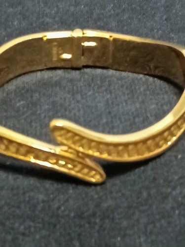 Monet Gold tone hinged bangle bracelet seashell designs - Picture 2 of 6