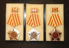 3 alte DDR Kampforden Verdienste um Volk und Vaterland Rs-glatt  1.Satz