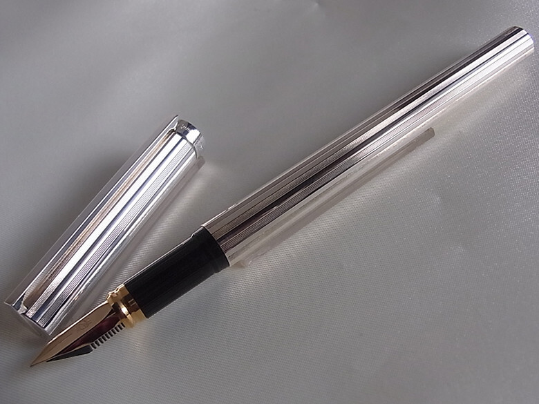 Stylo Plume S.T. Dupont Paris - Plaqué Or 18K (750), Modèle Numéroté 51DRE217 (occasion)