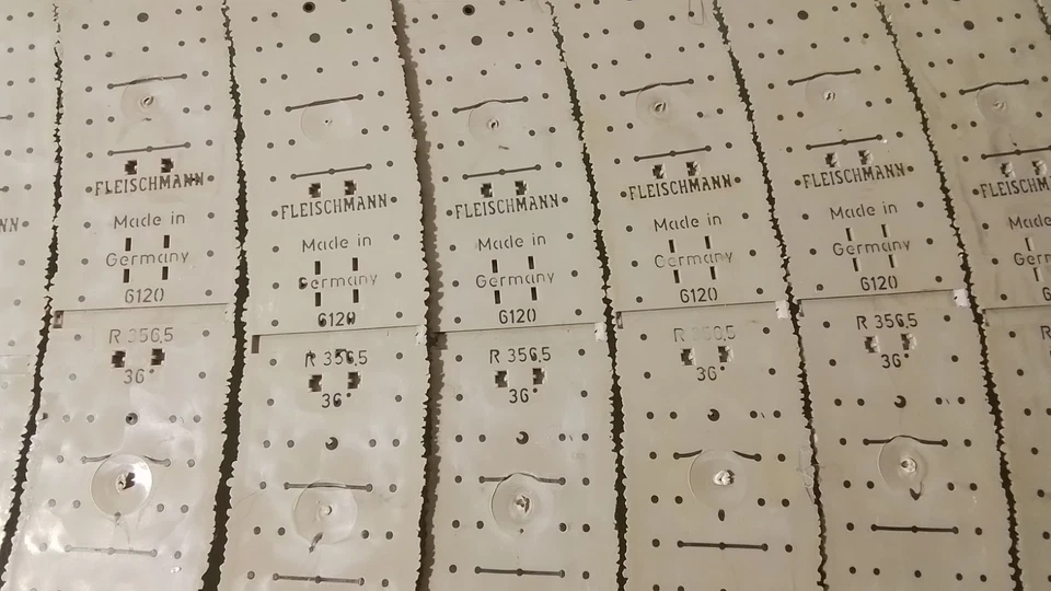 FLEISCHMANN PROFI HO 6120. LOT DE 10 RAILS COURBES R356.5 - 36° - Immagine 3 di 4