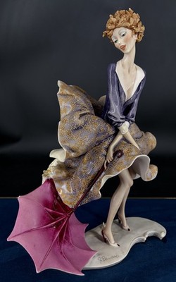 Statue G.Armani Capodimonte Florenz 1980 Resin Frau Regenschirm Art Deco