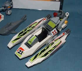 WORLD RACERS: JAGGED JAWS REEF SET 8897 - LEGO - 2010 - USED