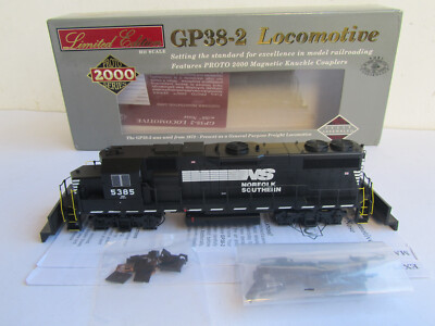 Proto 2000 Series - H0 / DC - US Diesellok GP38-2 ''Norfolk Southern 5385'' in OVP