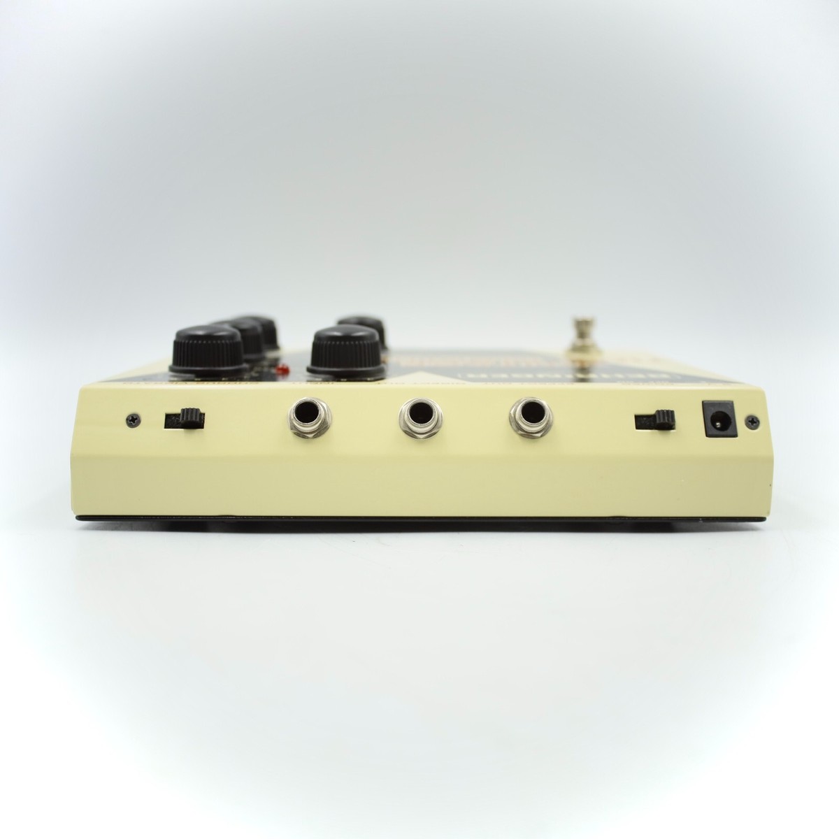Behringer Vintage Time Machine VM1 Vibrato Guitar Effect