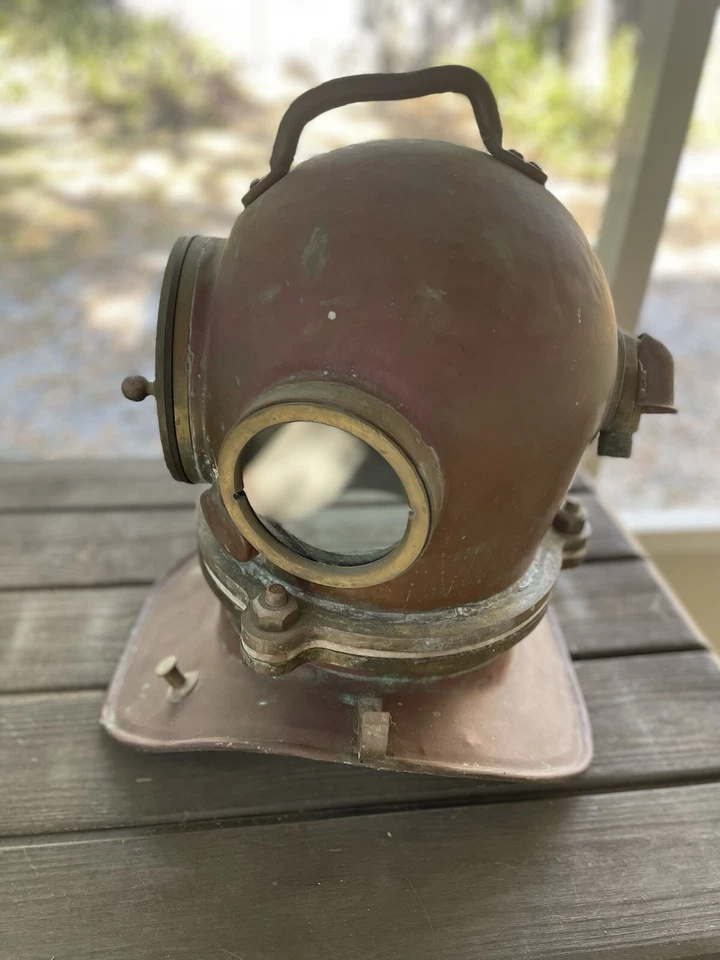 Casco de buceo ruso  Foto 2 de 4