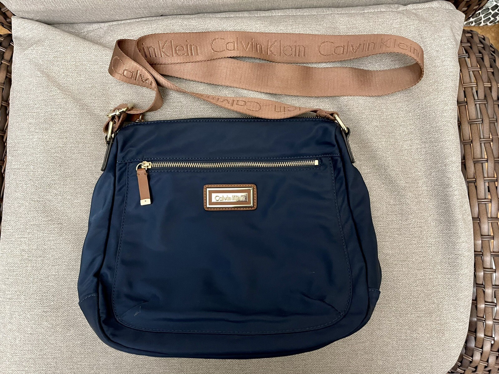Calvin Klein Belfast Nylon Messenger Bag crossbody handbag logo strap Navy Blue eBay
