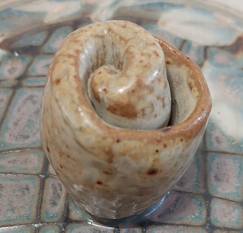 Studio Art Pottery floral themed, glazed, covered dish/plate adorned w/rose knob - Picture 13 of 18