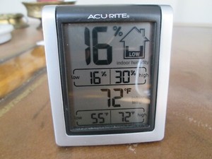 AcuRite Digital Vertical Temperature/humidity station w/battery