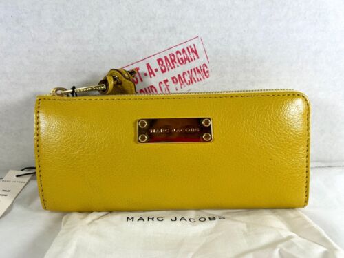 Sac à main portefeuille mince en cuir jaune Marc Jacobs Collection The Flex demi-zip - Photo 1/9