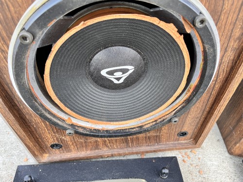 2 VINTAGE CERWIN VEGA AT 8 PAIR OF SPEAKERS FOR PARTS NEED RE-FOAMING USA MADE - Picture 8 of 23