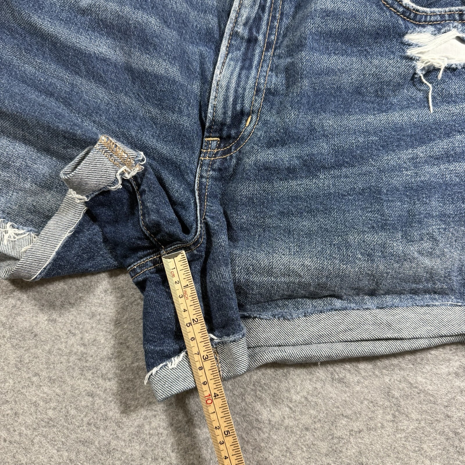 American Eagle Womens Size 12 Highest Rise 90s Boyfriend Distressed Denim Shorts thumbnail 5