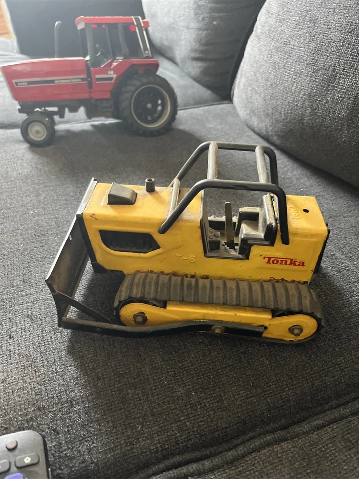 1970's Vintage Tonka T6 Bulldozer With Roll Cage and Rubber Tracks Crawler Dozer - Image 3 of 4