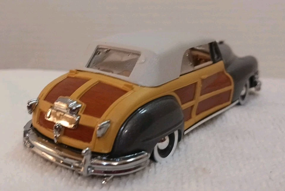 Винтажная модель кабриолета VITESSE Chrysler Town & Country масштаб 1:43 - Изображение 3 из 4