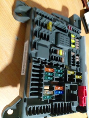 2007 - 2013 BMW X5 X6 E70 E71 REAR POWER DISTRIBUTION FUSE BOX RELAY  518954021A