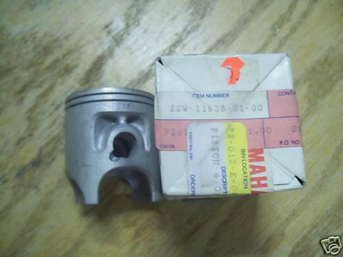 YAMAHA YZ80 22W-11638 FOURTH OVER PISTON 1 QUANTITY VINTAGE OEM FREE SHIPPING - Foto 1 di 3