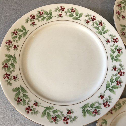 Gibson Housewares Vintage Christmas Holly Berry China Set Of 4 + Extra Cup - Picture 4 of 21
