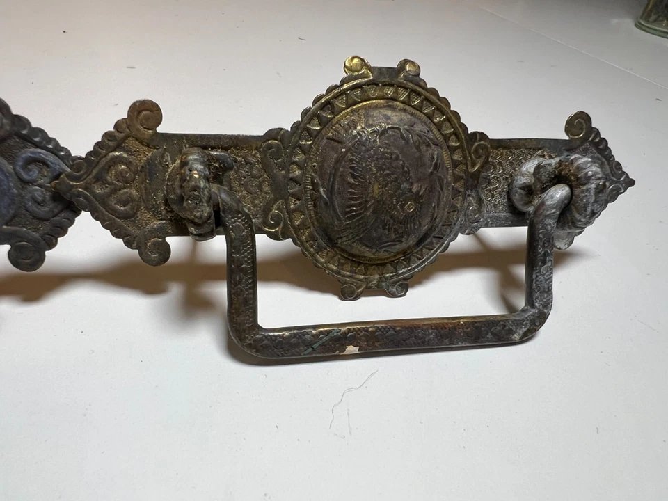 Antiguo cajón cajón cajón pájaro de bronce de latón federal victoriano ornamentado Foto 4 de 4