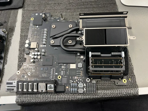 iMac 27" 2020 - 256GB - 8GB - Radeon Pro 5300 - motherboard New Pulled