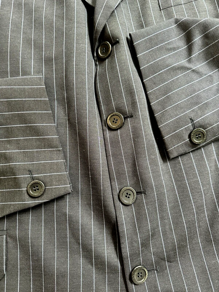 Traje Versace Classic V2 2 Piezas Cuatro Botones 46L Largo - 34 x 32 Azul Marino Oscuro Rayas Foto 3 de 4