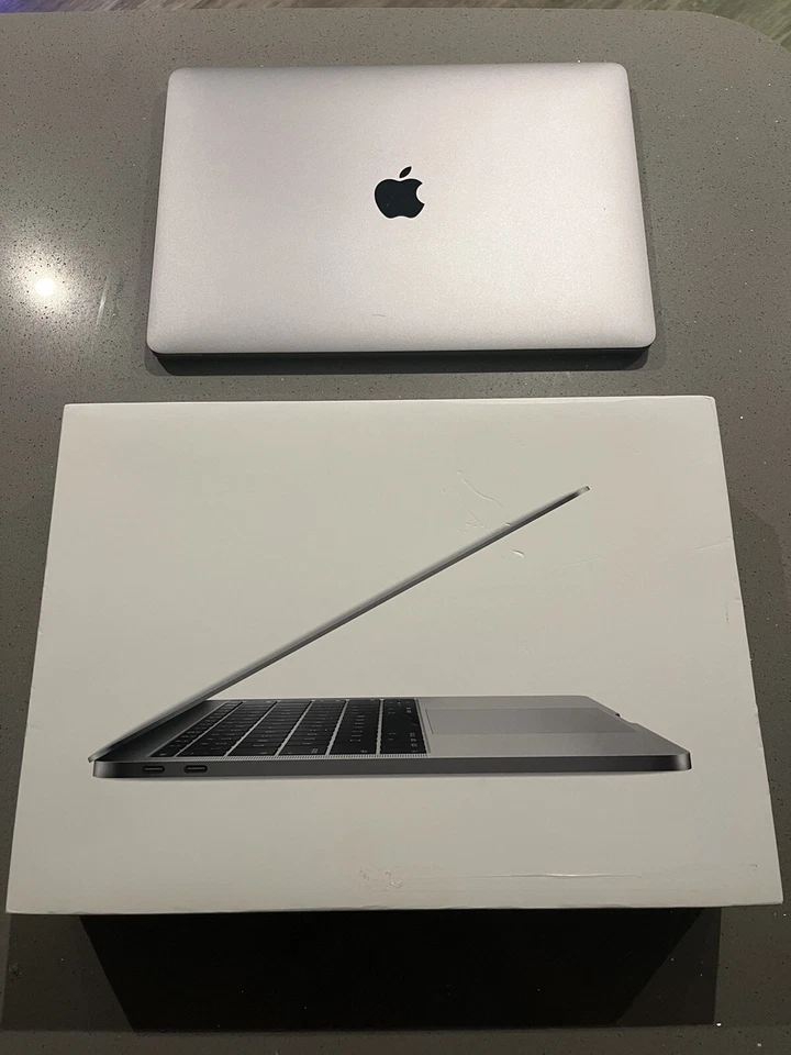 MacBook Pro 13.3 Inch Core i5 2.0Ghz 8GB 256GB Grey - Late 2016 Great Condition - Image 2 of 4