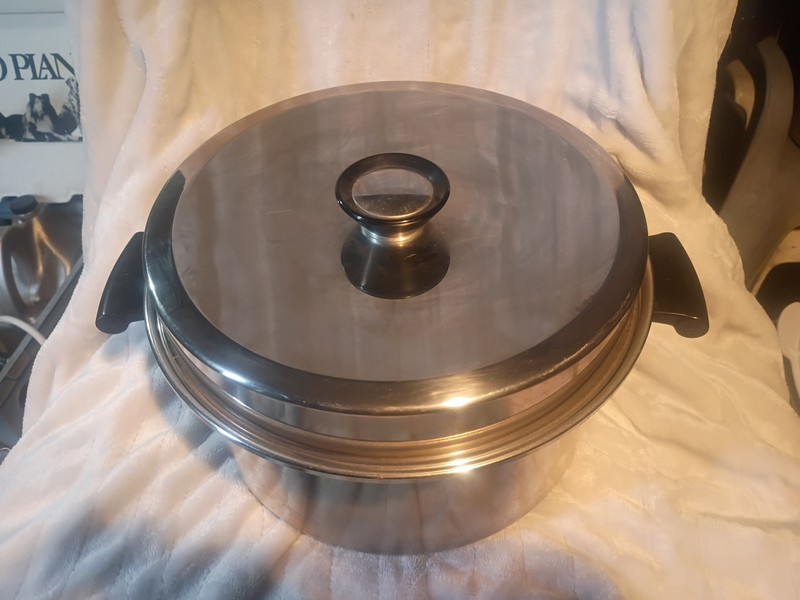 VTG Wards Signature Prestige 18-8 Tri-Ply Stainless Steel 6 Qt Stockpot & Lid 