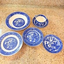 Mixed Lot of Blue Willow Vintage Plates 6 pieces different brands 