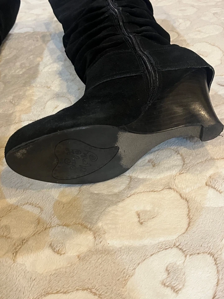 Botas hasta la rodilla de gamuza Naughty Monkey con tacón de cuña talla 9 Foto 4 de 4