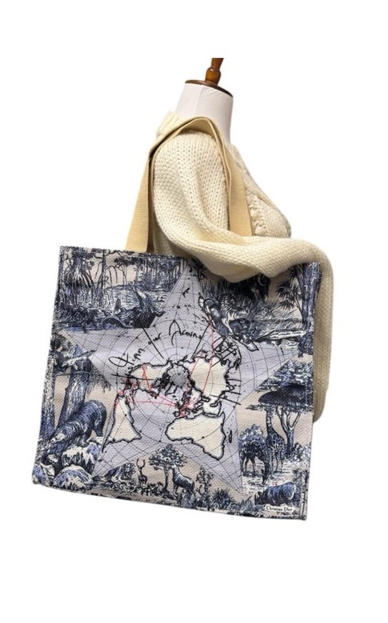 Sac fourre tout neuf Dior VIP Around The World édition limitée imprimé paille raphia
