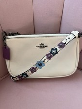 COACH FLORAL APPLIQUE STRAP CHALK LEATHER LARGE WRISTLET 19 59558 EUC