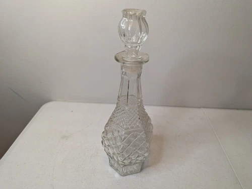 Vintage Anchor Hocking Wexford Glass Diamond Cut Wine/ Whiskey Decanter 14" H