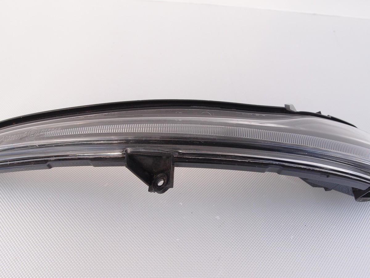 14-23 OEM MERCEDES V W447 / METRIS TURN SIGNAL LENS / left