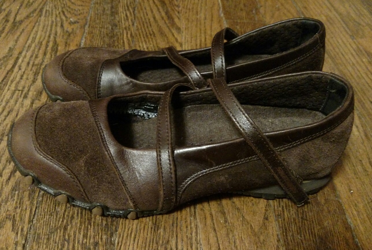 Skechers Women's Brown Leather Mary Jane Shoes Size 6… Gem