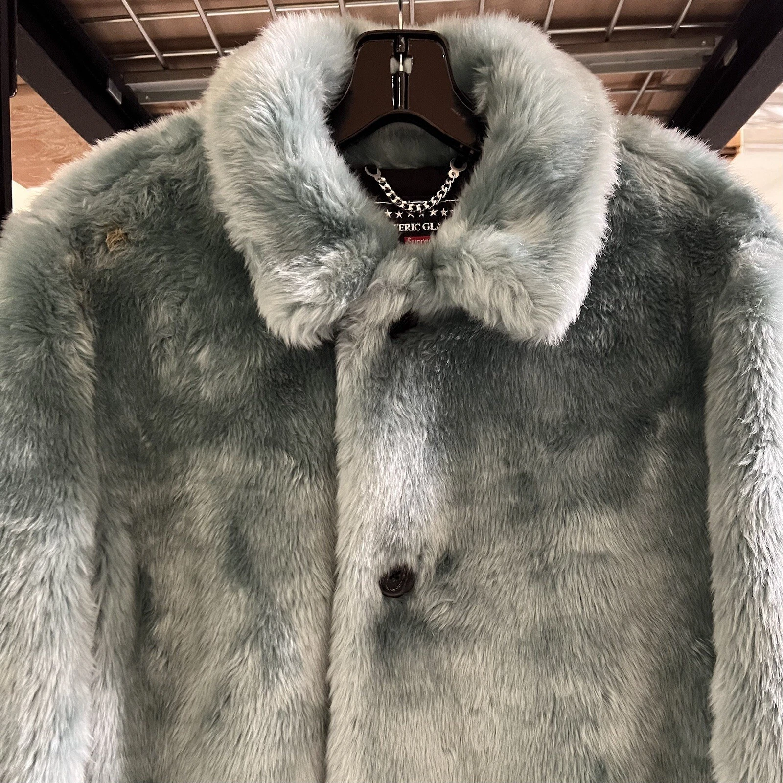 MANTEAU EN FAUSSE FOURRURE SUPREME x HYSTÉRIQUE GLAMOUR taille M moyen FW17 2017
