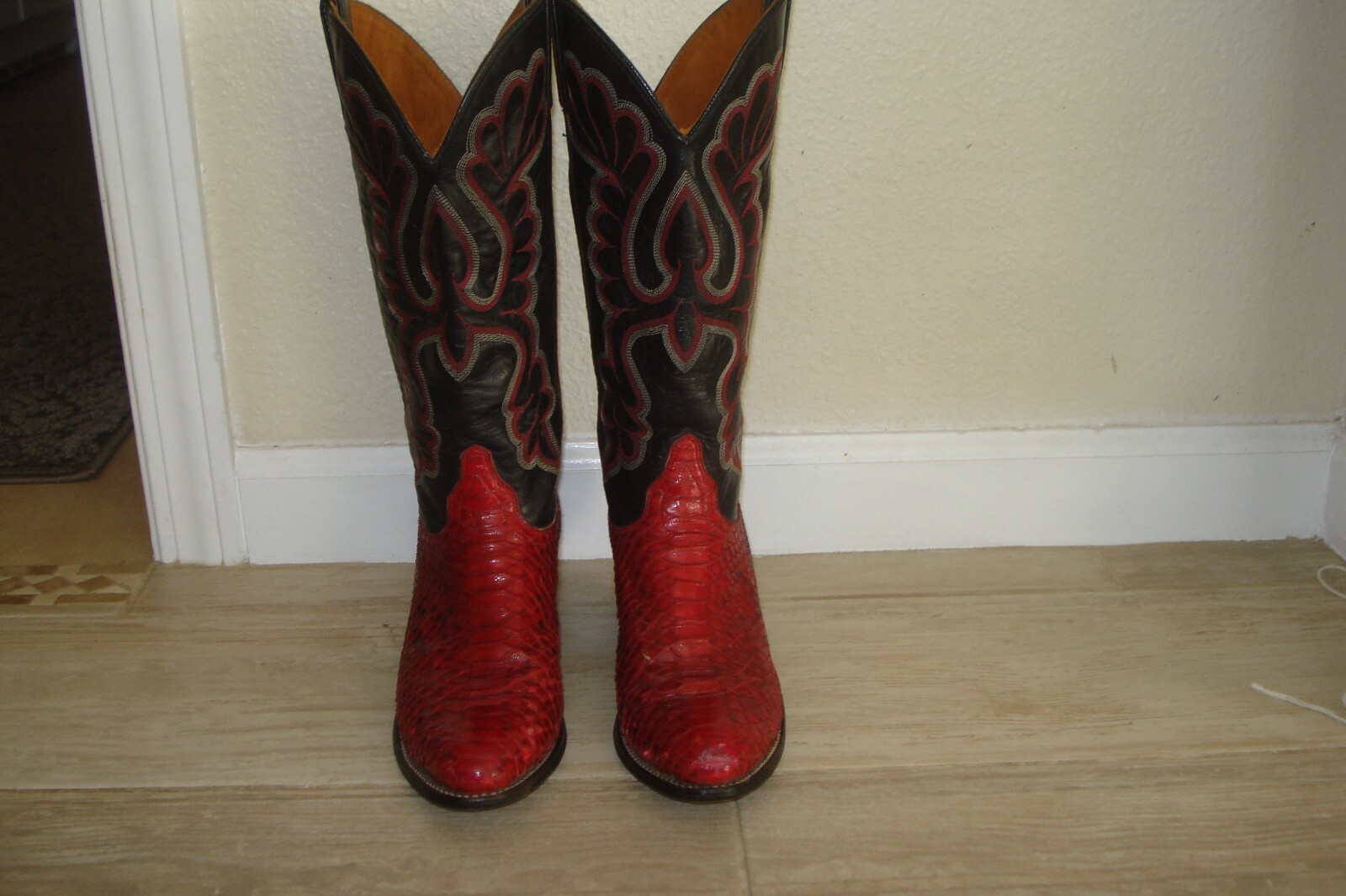 born casco boots black