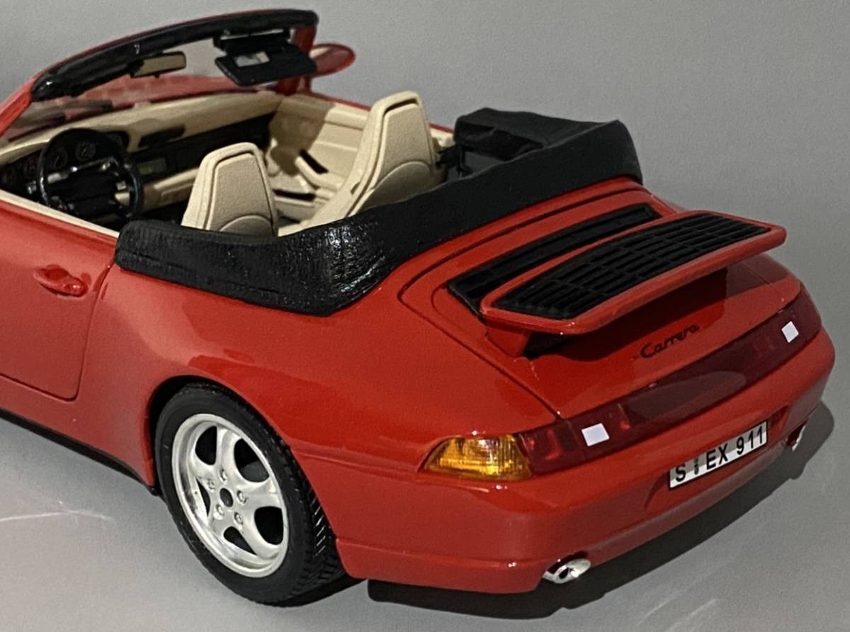Bburago 1/18 Porsche 911 Carrera Cabriolet 1994 Red Diamond