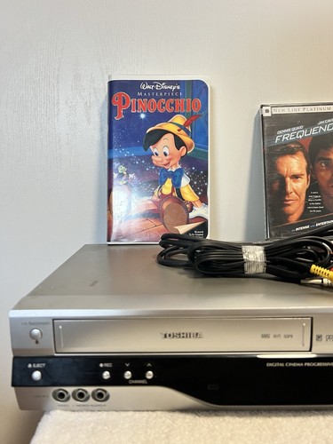 Toshiba DVD VHS Kombi Player & Recorder HDMI Eingang & Kabel Cinch Disney - Bild 2 von 8