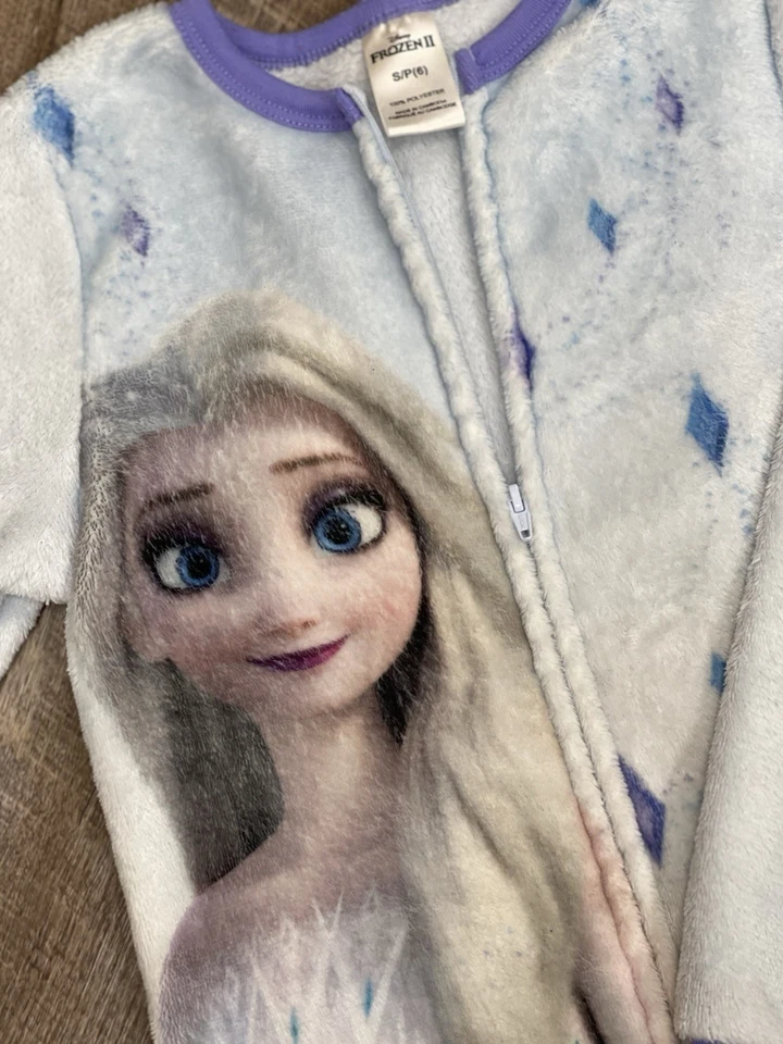 Disney Frozen Elsa Pijama de Una Pieza para Niñas, Peluche Suave - Talla 6 (Niños) Foto 2 de 2