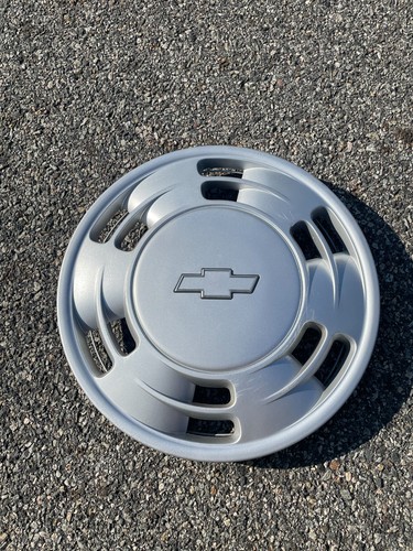 One factory 1990 to 1994 Chevy Lumina 14 inch hubcap wheel cover 3 missing clips - Picture 16 of 24