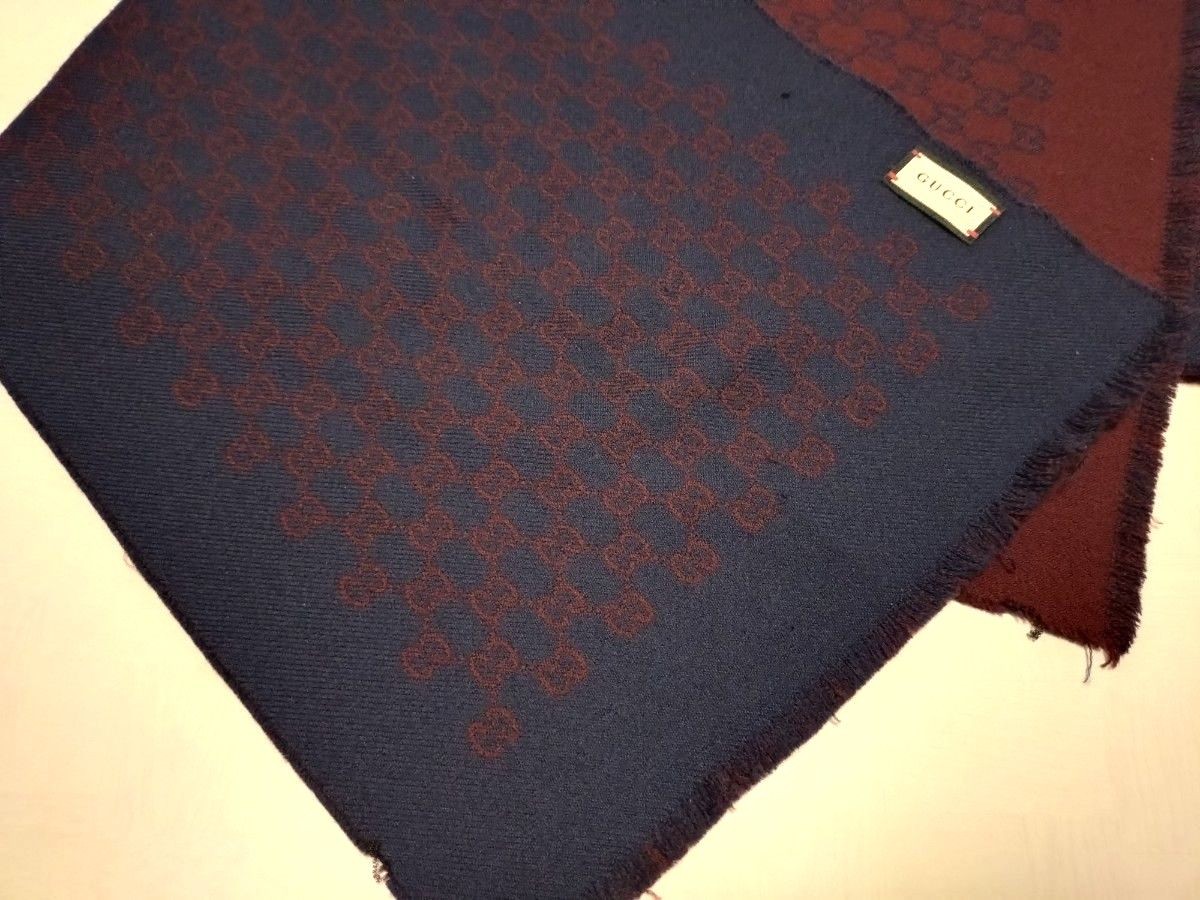 Authentic Gucci GG Pattern Reversible Scarf in Na… - image 7