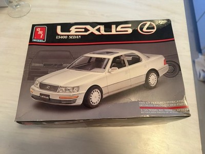 AMT ERTL Lexus LS400 Sedan 1:24 Scale Car Plastic Model Kit 6002, New Sealed 