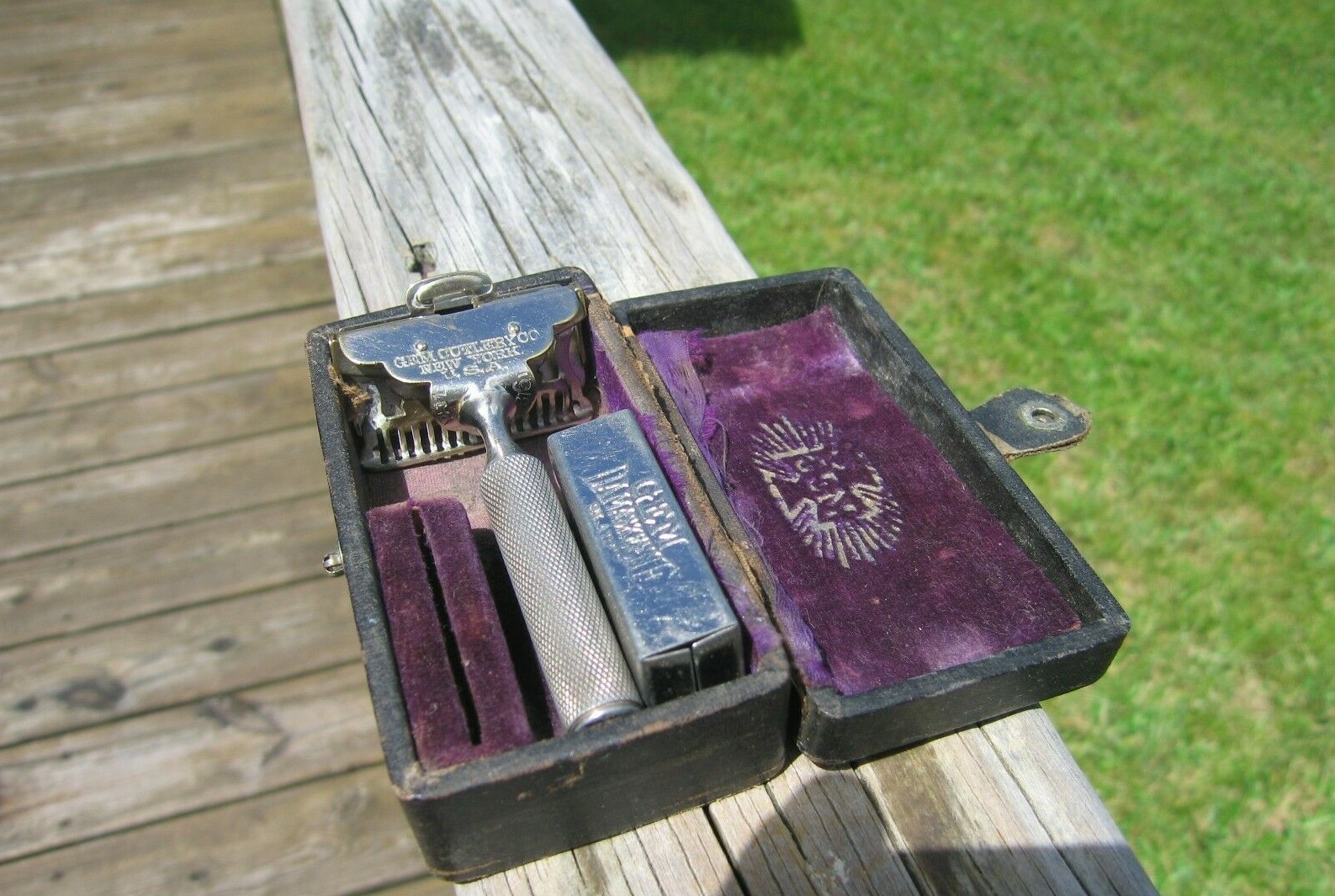 Gem Cutlery Co "Damaskeene" SE Safety Razor Silver Tone w/Original Case