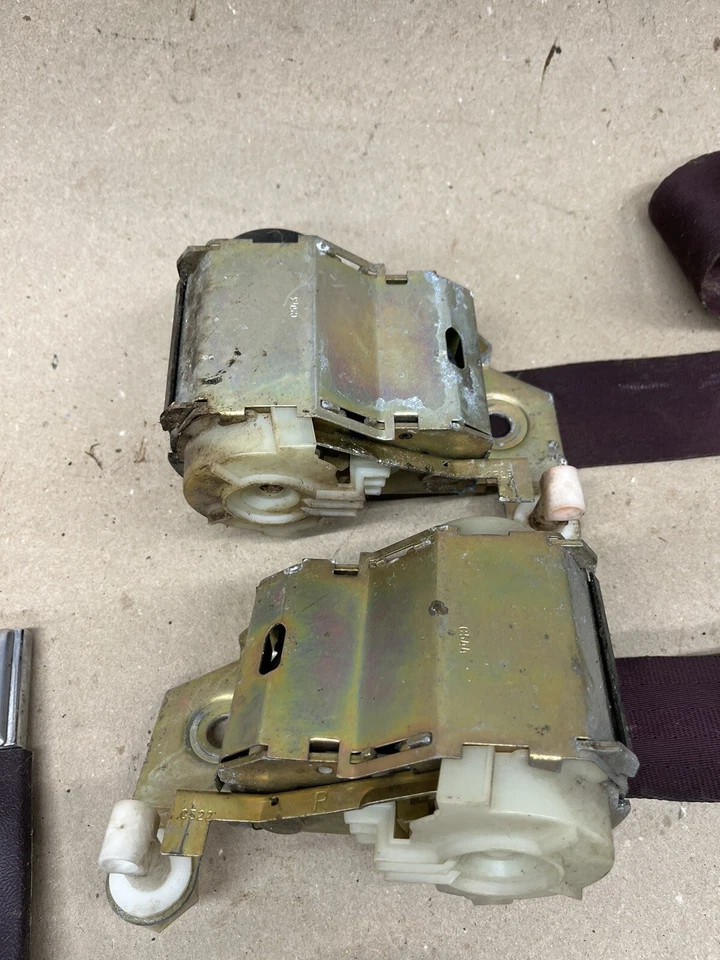 Lote de cintos de segurança 1978 1987 Monte Carlo G Body Malibu Grand Prix bordo vermelho fabricante de equipamento original - Imagem 4 de 4