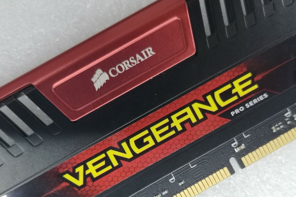 CORSAIR 2 x 8GB DDR3 2400 Desktop DIMM RAM VENGEANCE PRO XMP PC3