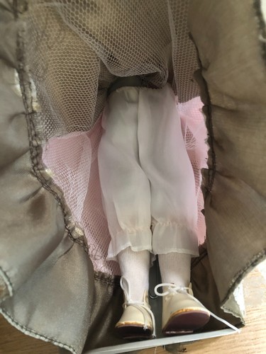 Vintage Kinnex Porcelain Doll w/Stand - (Scarlett O'hara-like) - Picture 12 of 15