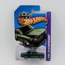Hot Wheels BMW 2002 Showroom HW 2013 154/250 Green New