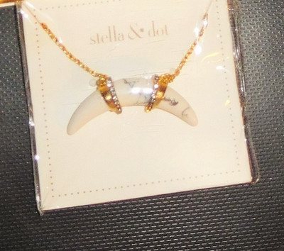 Stella & Dot Arc White Necklace - New!