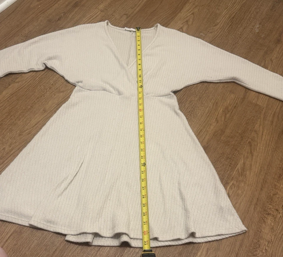 Exuberante Vestido Suéter Acampanado Beige Acanalado Cuello en V Sobrepelliz Tejido Calce Acampanado Foto 4 de 4