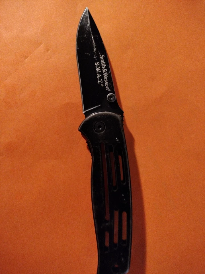 Smith and Wesson Baby Frame Lock Black Finish, SW3300B Folding Knife 2.62" Blade - Image 2 of 4